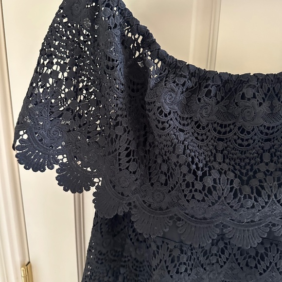 DRESSY, STRETCHY OFF SHOULDER BLACK TOP BY INTRIGUE-New Condition/XL - Picture 7 of 11